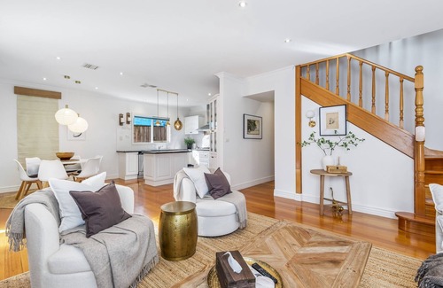 Pascoe Vale South House | Spacious Family Home with Balcony in Pascoe Vale