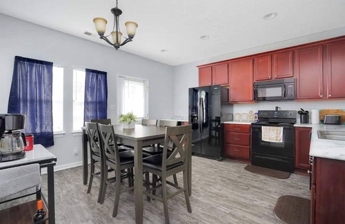 Park Duvalle House | Spacious Fam Retreat | Churchill Downs & Downtown!
