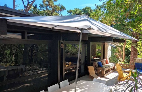 Piraillan Villa | Spacious Family Villa with Garden, Near Market & Beaches, Sleeps 13, Lège-Cap-Ferret