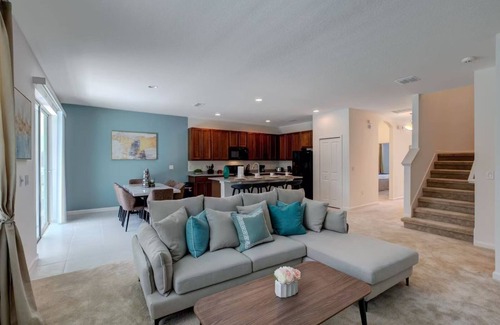 Bellavida House | Spacious & Family-Friendly 6BR Villa Near Disney Private Pool & Game Room!
