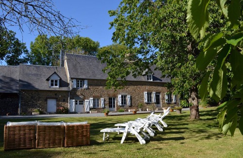Bourguenolles Cottage | Spacious Family Home with Garden, Baby Equipment, and Game Room - Sleeps 12
