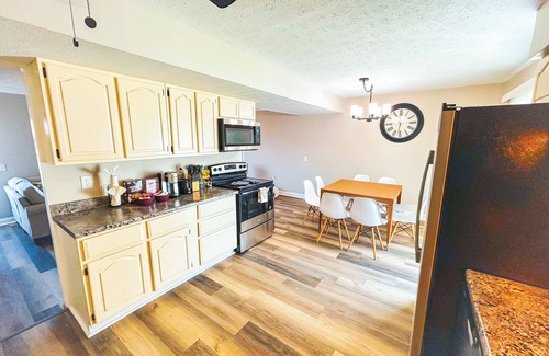 Irwin House | Spacious Family Home - 20 Min To Downtown Columbus. 2 Car Garage & Yard!