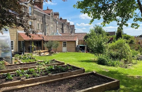 Frome House | Spacious Family Home - Central Frome