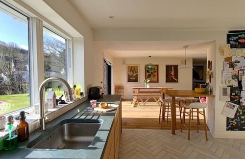 Croyde House | Spacious family home with huge garden