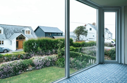 Trevone House | Spacious family home, prime location 2 minutes from Trevone's beautiful beaches