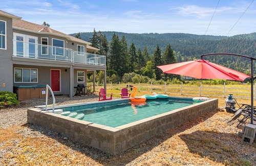 Vernon House | Spacious family home surrounded by mountains, orchards and walking trails.