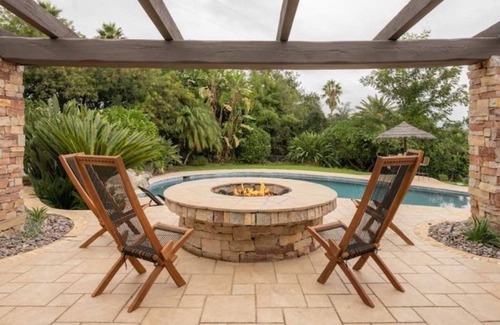 Central Escondido House | Spacious Family Home Sleeps 12, Pool/Hot tub, Serene getaway at Casa de Adobe