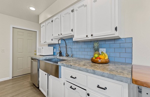 Swiss Manor House | Spacious family home at base of Mt. Elden w/Cedar-plank Sunroom & Hot tub