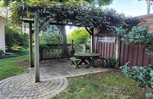 Witmer House | Spacious Family Home in Amish Country!