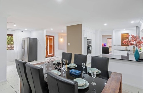 Forestdale House | Spacious Family Oasis on Leafy Acreage Forestdale