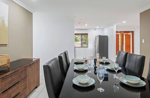 Forestdale House | Spacious Family Oasis on Leafy Acreage Forestdale