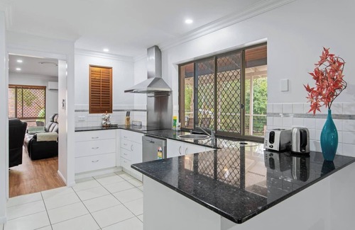 Forestdale House | Spacious Family Oasis on Leafy Acreage Forestdale