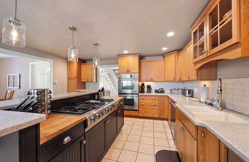 Great Valley House | Spacious Family Retreat, Two Living Rooms, Hot Tub