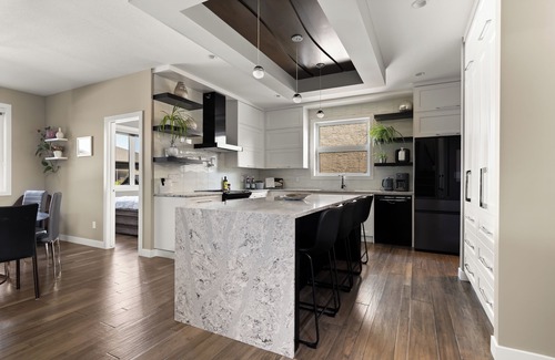 Regina House | Spacious Family Retreat with Garden and Covered Deck