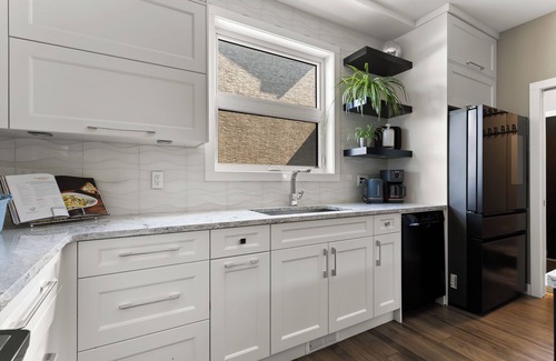 Regina House | Spacious Family Retreat with Garden and Covered Deck