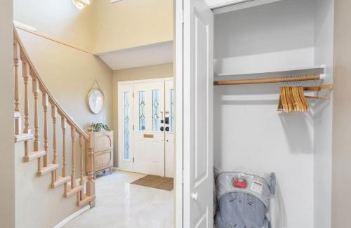 Marpole House | Spacious Family Retreat Central to YVR and Downtown