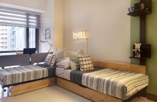 Pinagsama Apartment | Spacious Family Sleeper BGC & 84inch Cinema