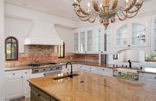 Covenant House | Spacious Family Retreat