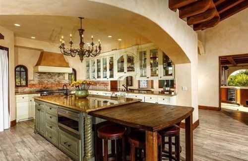 Covenant House | Spacious Family Retreat