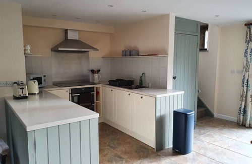 Llawhaden House | Spacious farm cottage full of character - rural yet close to beaches & castles