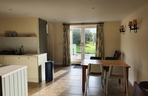 Llawhaden House | Spacious farm cottage full of character - rural yet close to beaches & castles