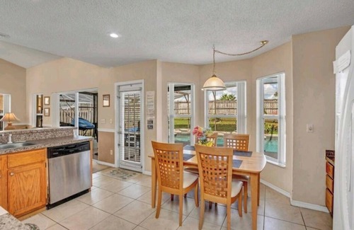 Lindfields Villa | Spacious Five Bed Holiday Home