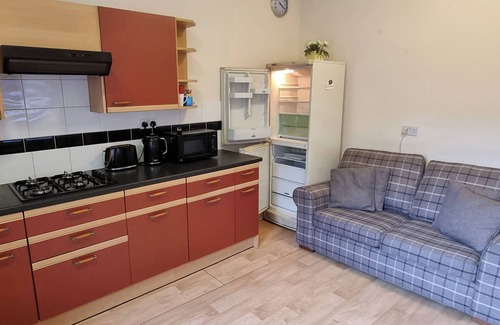 Rochdale Apartment | Spacious Flat Free Parking Fast Wi-Fi Visit Rochdale Manchester Oldham Bury