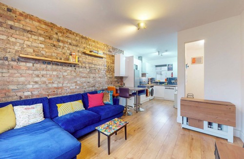 Green Street East Apartment | Spacious Flat Near Stratford | 2 Min to Bus Stop