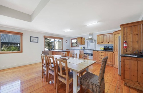 Warrnambool House | Spacious four bedroom central house | sleeps 8