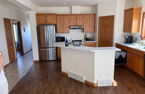 Gimli House | Spacious four-season waterfront , 3-bedroom. Relax, ice fishing, snowmobiling