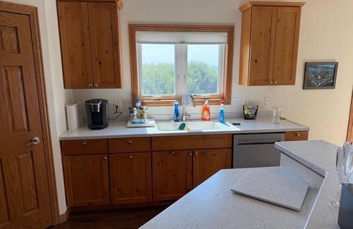 Gimli House | Spacious four-season waterfront , 3-bedroom. Relax, ice fishing, snowmobiling