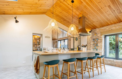 L'Echardiere Apartment | Spacious house with garden and beach within walking distance