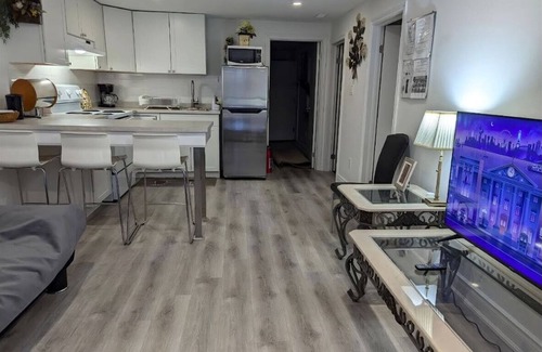 Fisherville Apartment | Spacious Fully Furnished Private Apartment with Ravine view!, North York!nn