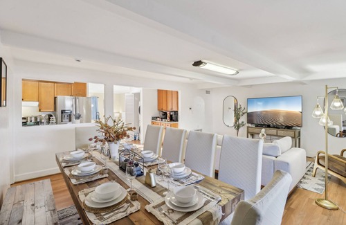 La Presa House | Spacious, Gated Yard, No Stair, King Bed, 1600 sqft