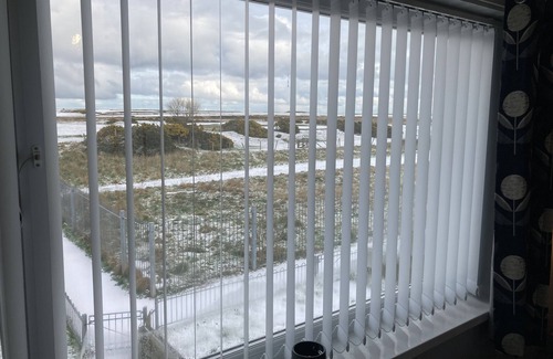 Newbiggin-by-the-Sea House | Spacious 3 bedroom house, 5 minutes to the beach, large garden, dogs welcome.