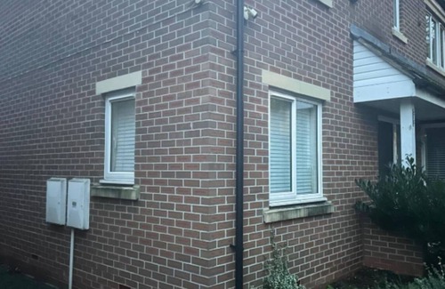 Earls Barton House | Spacious 4-Bedroom Home in Northampton w/Garden, and Parking