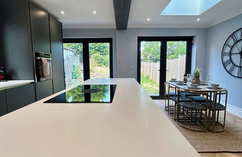 Norwich House | Spacious Getaway for 6 | Private Home + Parking