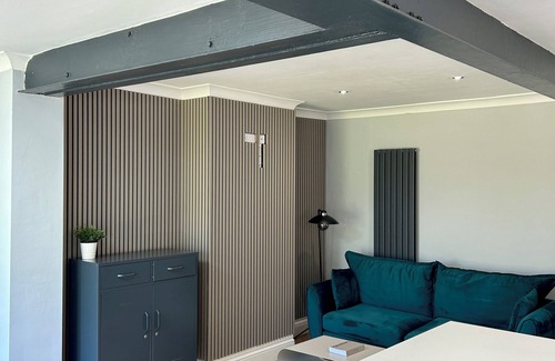 Norwich House | Spacious Getaway for 6 | Private Home + Parking