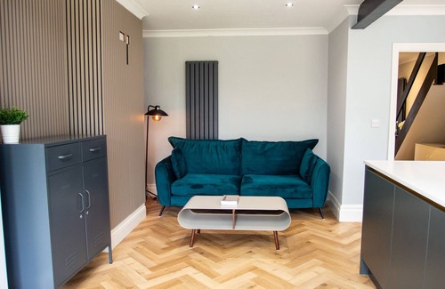 Norwich House | Spacious Getaway for 6 | Private Home + Parking