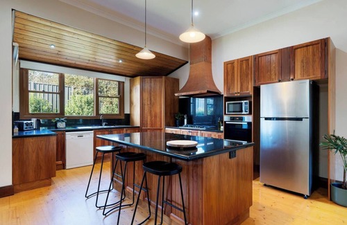 Castlemaine House | Spacious Goldfields Retreat