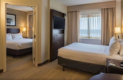O'Hare Resort | Spacious Good-Value Accommodation! Pet-Friendly Property with Onsite Parking!