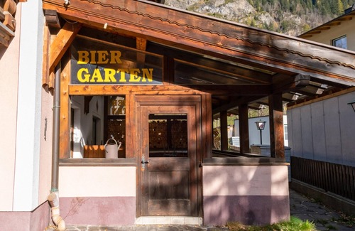Huben House | Spacious group house with private sauna
