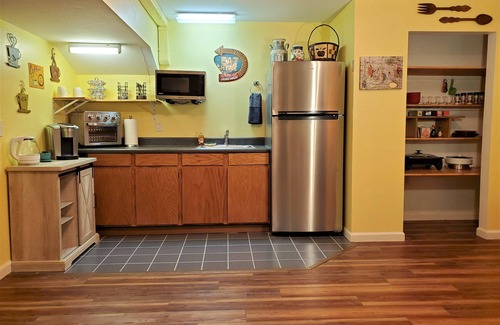 Hayden View Estates House | Spacious Ground Level Apartment, peaceful neighborhood, family friendly