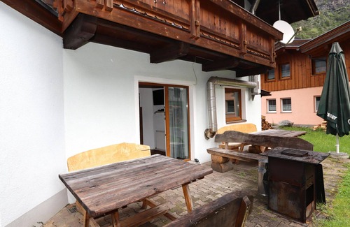 Huben House | Spacious group house with lots of privacy