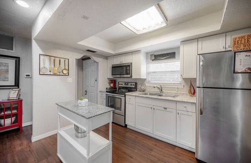 Seminole Heights House | Spacious Guesthouse W/chic Decor & Spiral Stairs