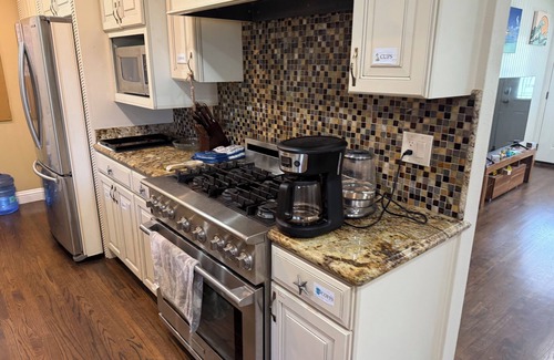 Huntington Beach House | Spacious HB Retreat–Walk to Beach-Perfect 4 Pacific Airshow-Surf Beach Room