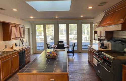 Winterville House | Spacious Hideaway | 5 bds, 3 ba