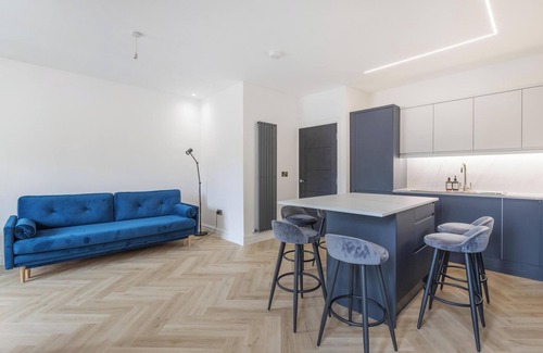 Coldharbour Apartment | Spacious High Tech Flat in London