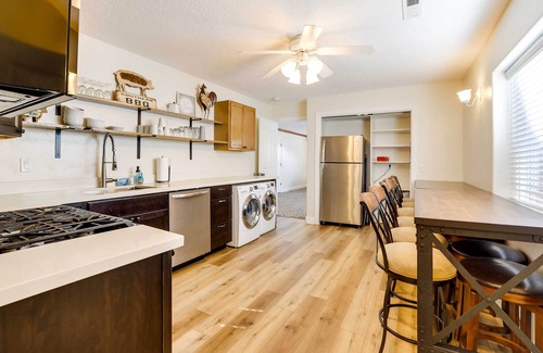 Hildale House | Spacious Hildale House w/Large Deck!