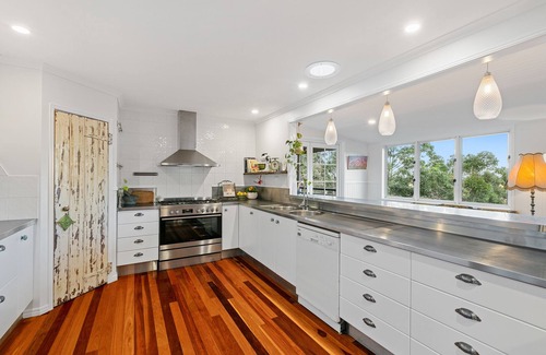Hunchy House | Spacious Hinterland Family Escape near Montville